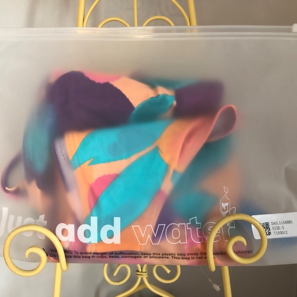 Bikini - Picture 3 of 8